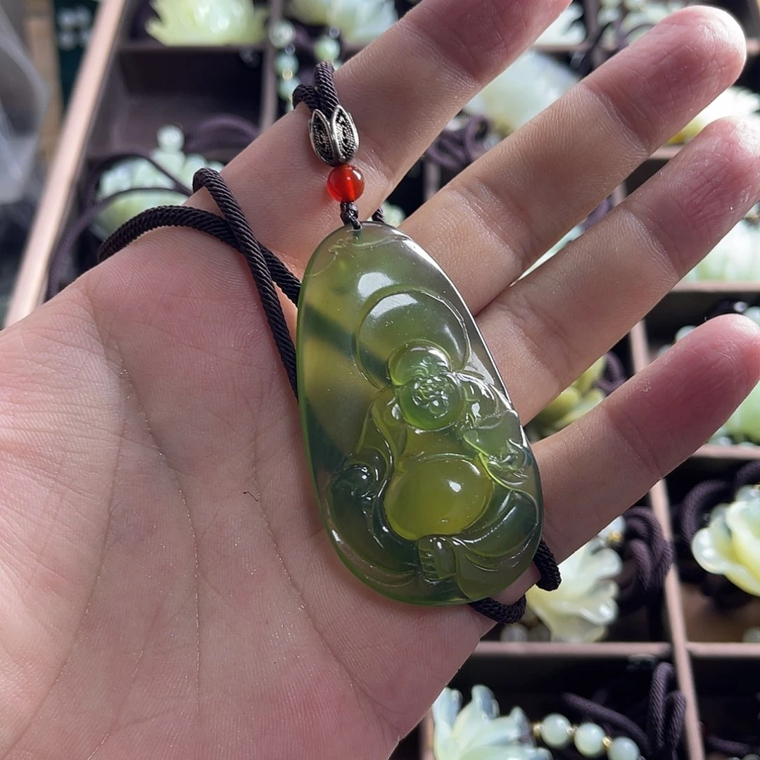 莲***姐蛇纹石玉未镶嵌颈饰