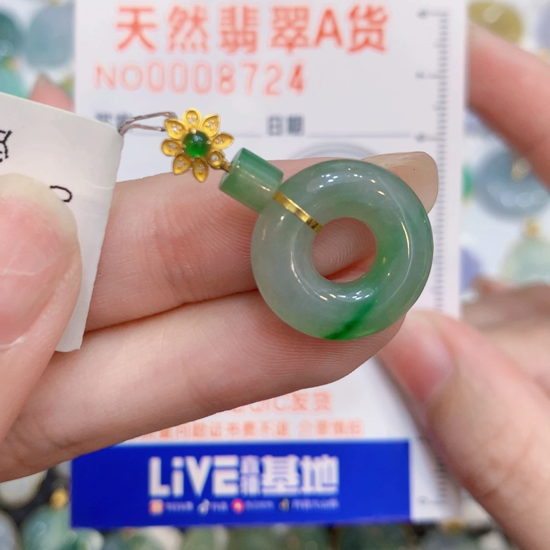 翡翠18K金镶嵌颈饰甜甜圈