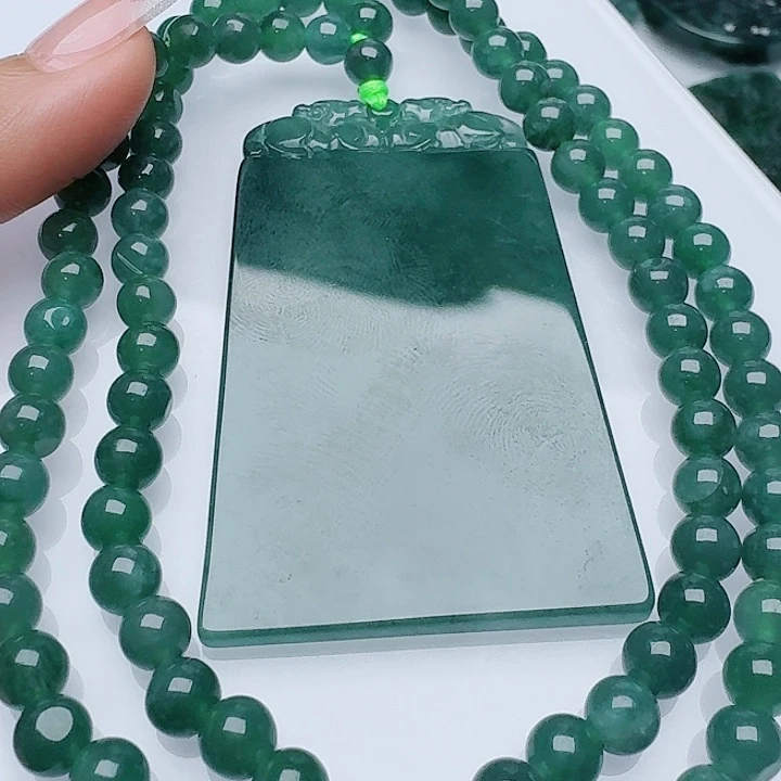 翡翠未镶嵌颈饰多样性发其一
