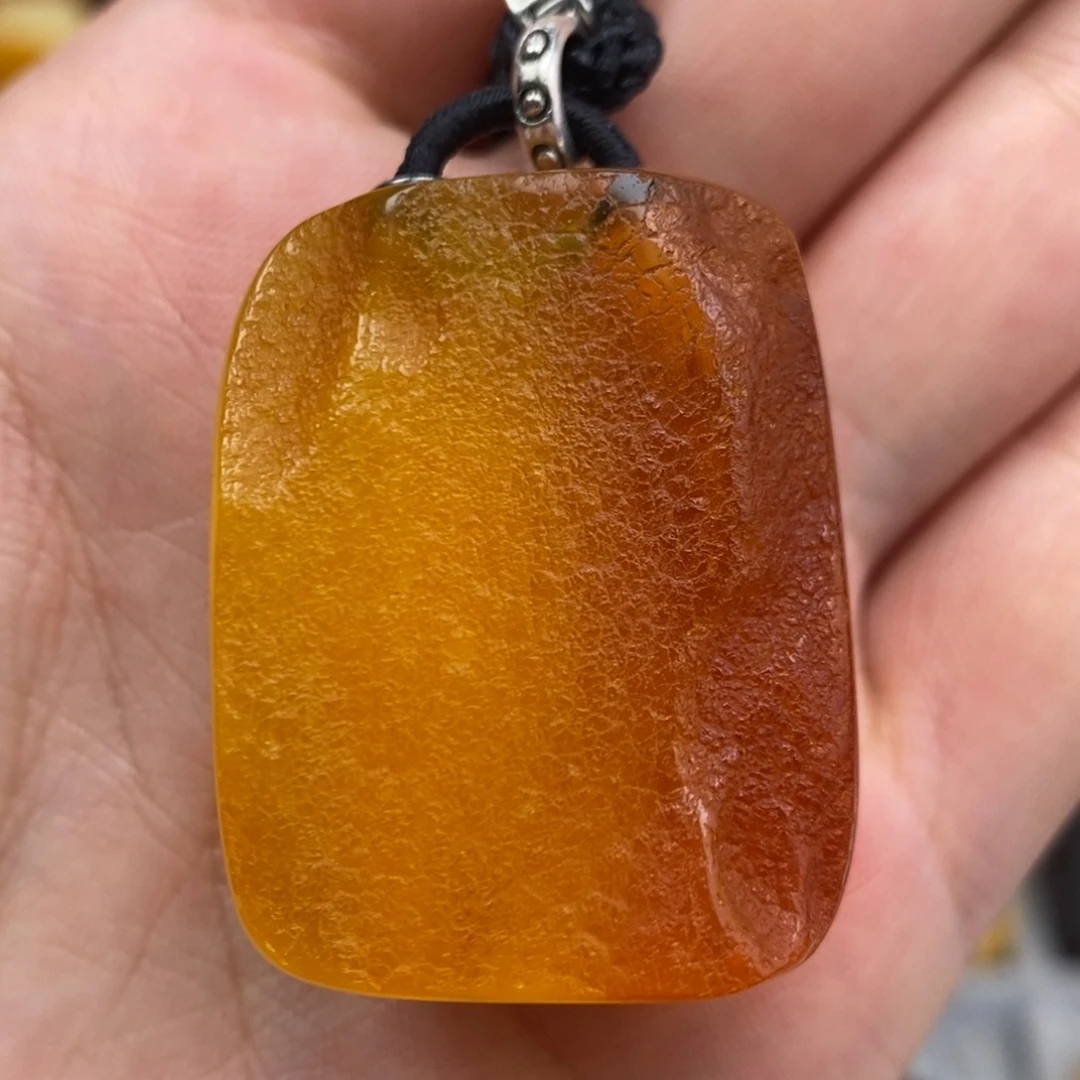 琥珀吊坠(赠链)未镶嵌