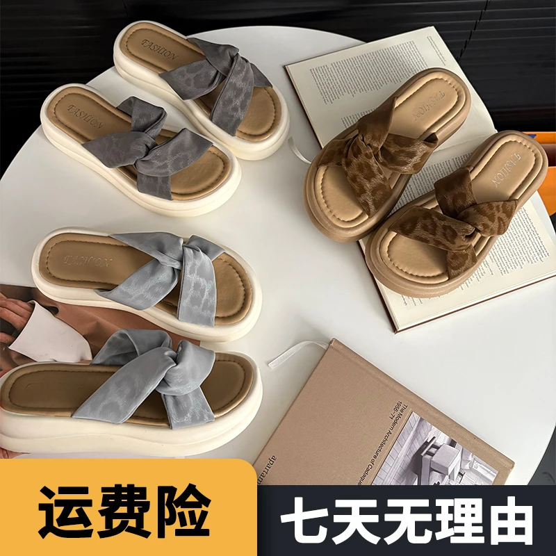 高颜值高级感拖鞋女款2025新款爆款外穿凉鞋外出漂亮厚底夏季凉拖