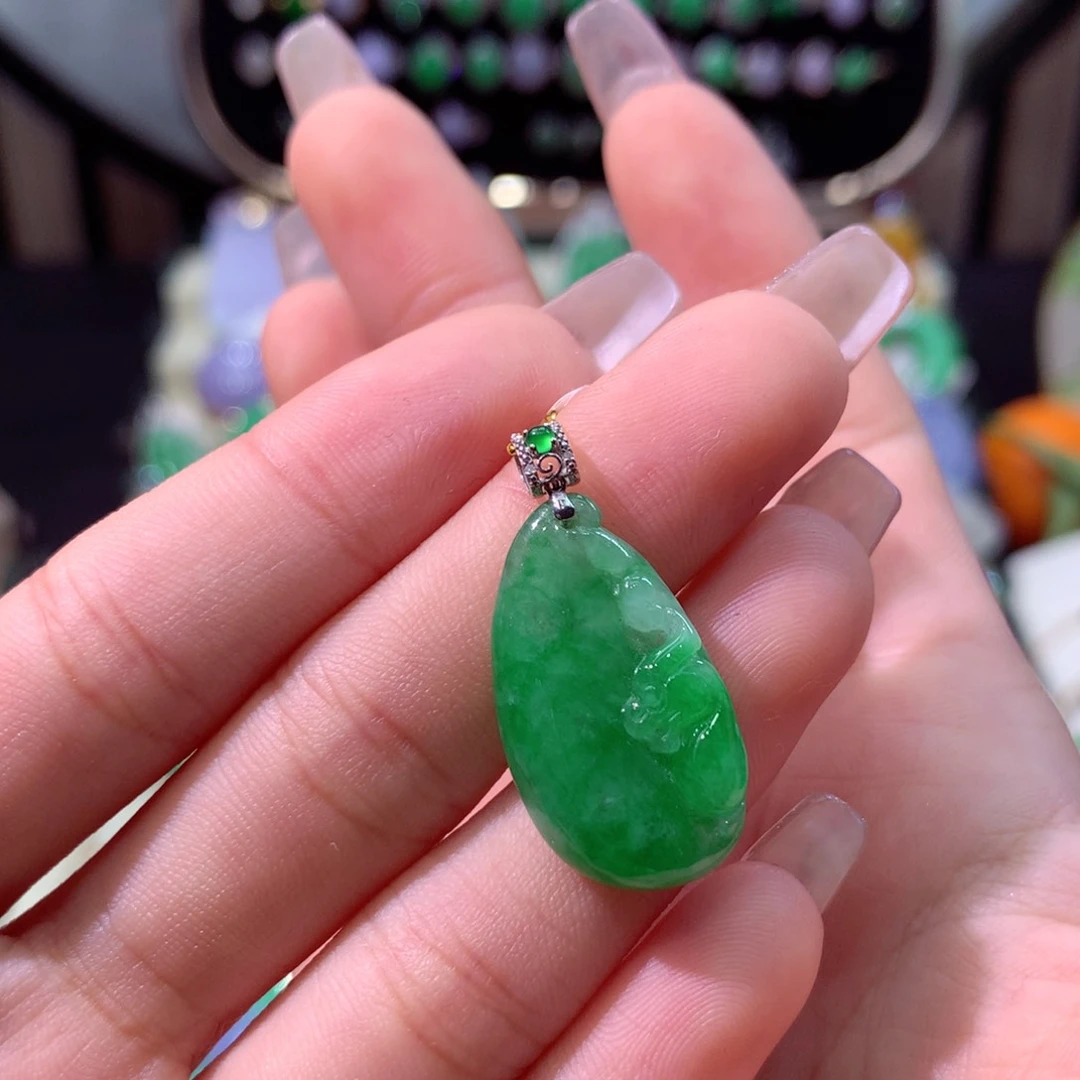 翡翠颈饰18K金镶嵌翡翠