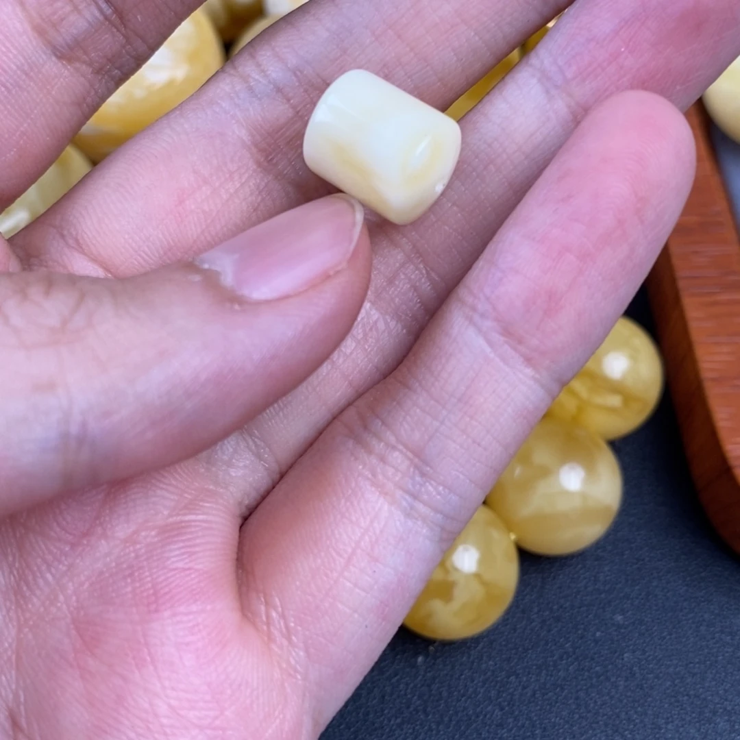 琥珀未镶嵌裸石40