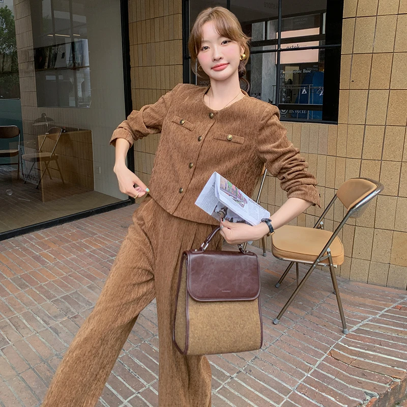 咖色高级感小香风套装女春季2025新款盐系轻熟短外套阔腿裤两件套