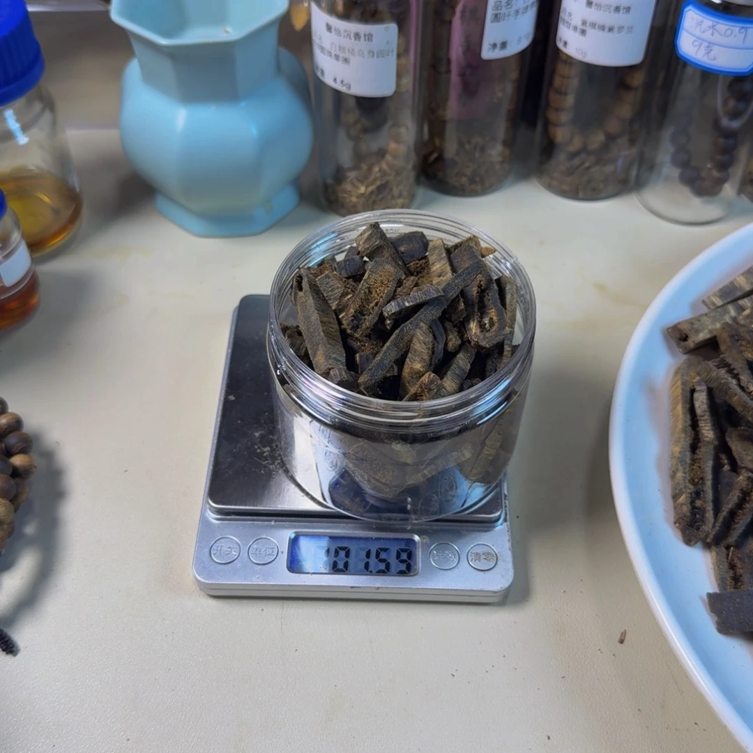 请***儿沉香碎屑沉香绿奇楠九份沉水边角料100g