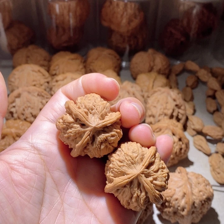 文玩核桃吊坠三棱