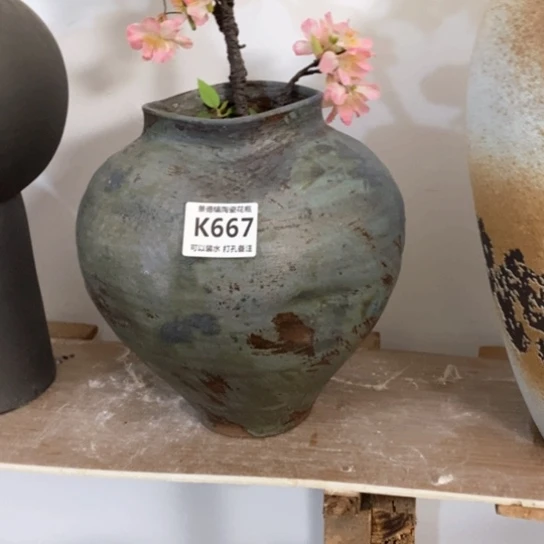 瓶景德镇陶瓷。景德镇陶瓷