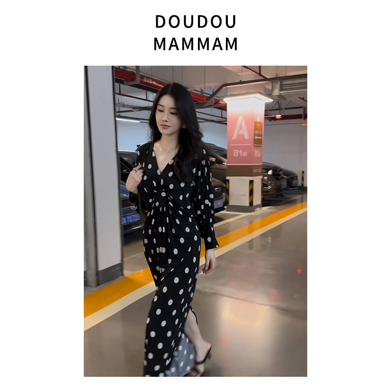 夏季复古港风气质松弛慵懒波点V领长裙