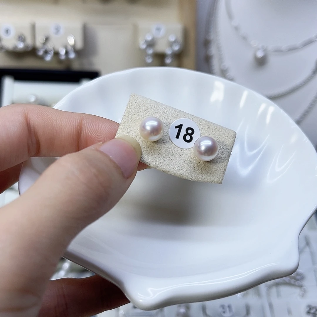 梧****银S925镶嵌淡水珍珠颈饰