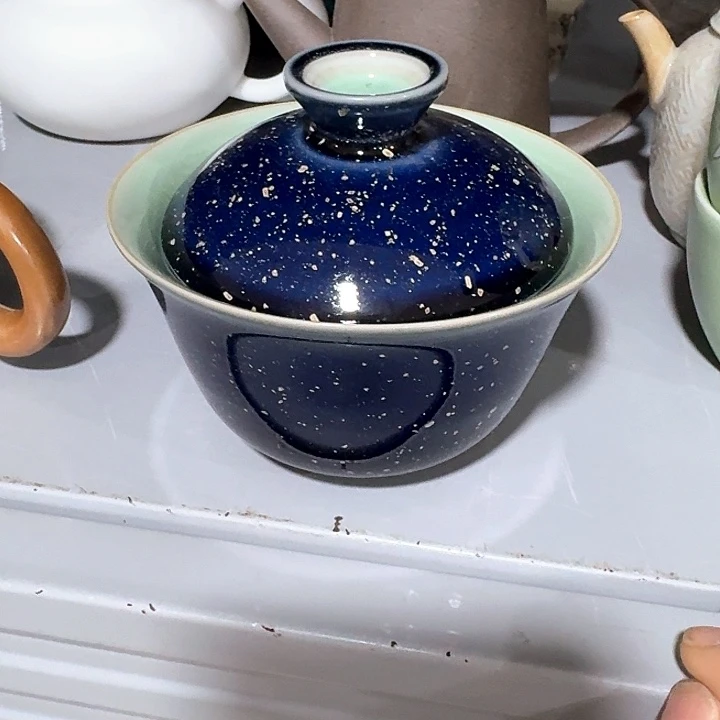 主人杯一个，瓷，品茗瓷