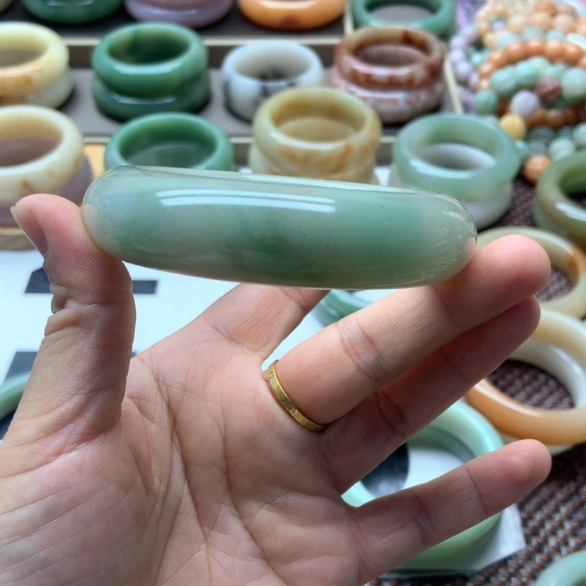 【闪购商品】未镶嵌手镯石英岩玉菊***活
