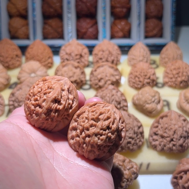 文玩核桃吊坠莲花36