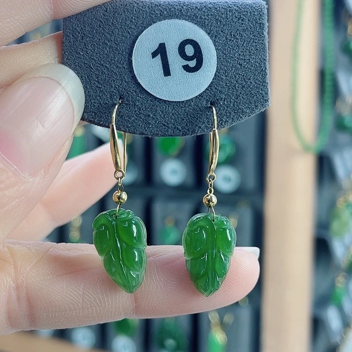 18K金镶嵌和田玉耳饰