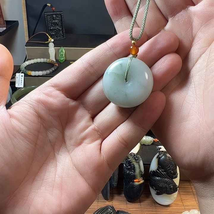 透闪石质玉未镶嵌项链