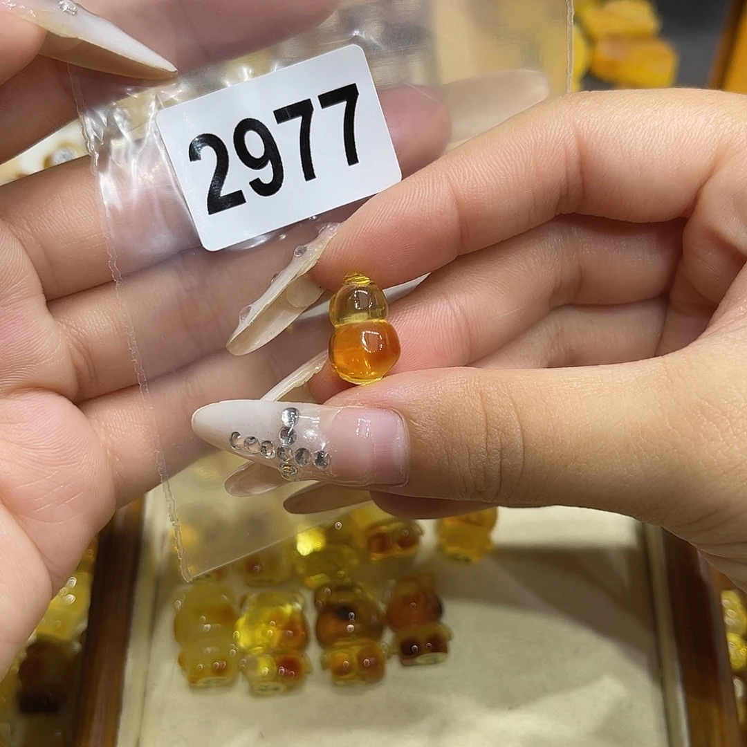 琥珀未镶嵌珠宝奇石
