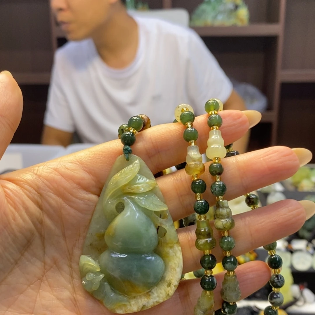 未镶嵌蛇纹石玉颈饰