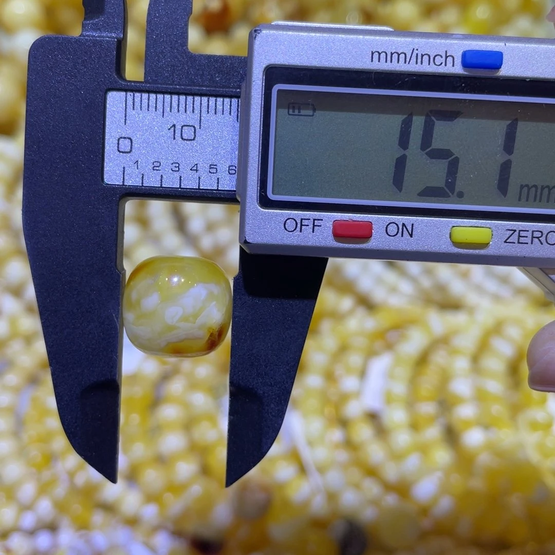 蜜蜡未镶嵌珠宝奇石