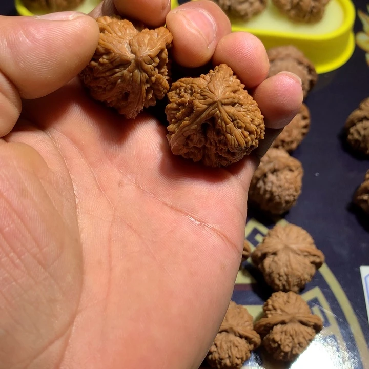 文玩核桃吊坠南疆石