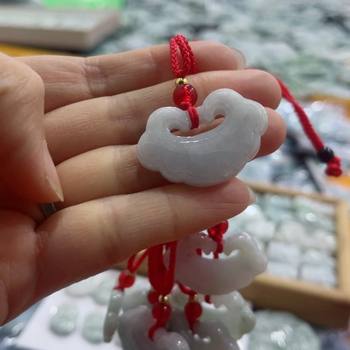 翡翠未镶嵌颈饰玉如意锁