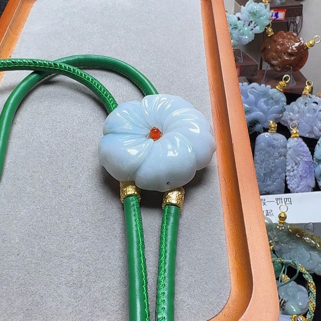 吊坠(赠链)未镶嵌翡翠