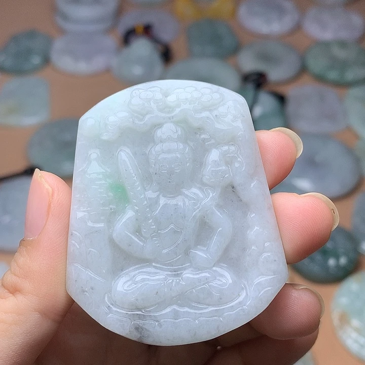 翡翠未镶嵌颈饰虚空藏菩萨