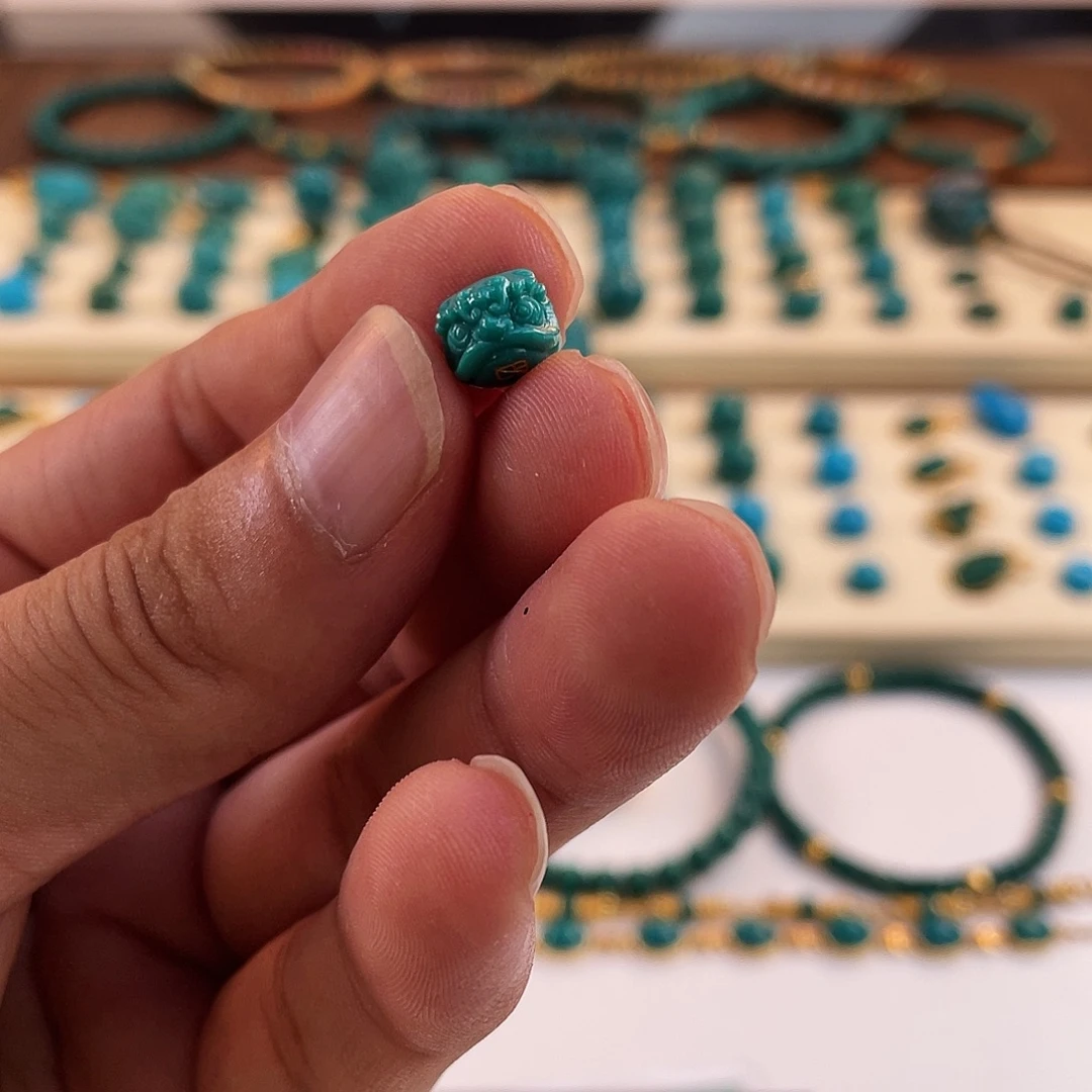 未镶嵌绿松石颈饰