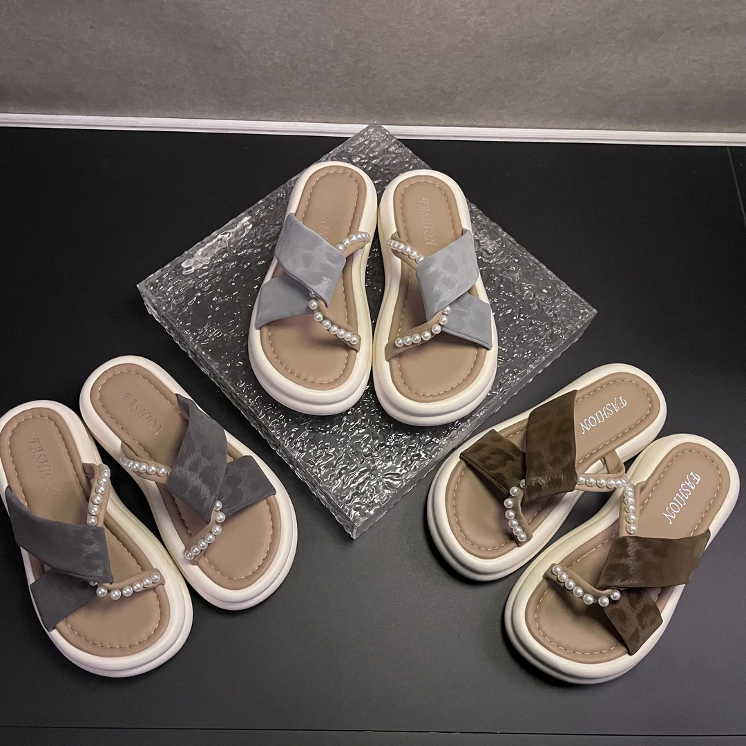 新款夏季豹纹平跟中跟配裙子一字拖露趾凉鞋一字拖外穿软底厚底