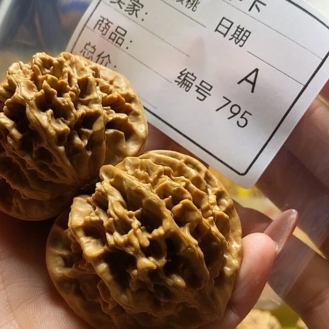 秋***逸桃核把件自产自销……