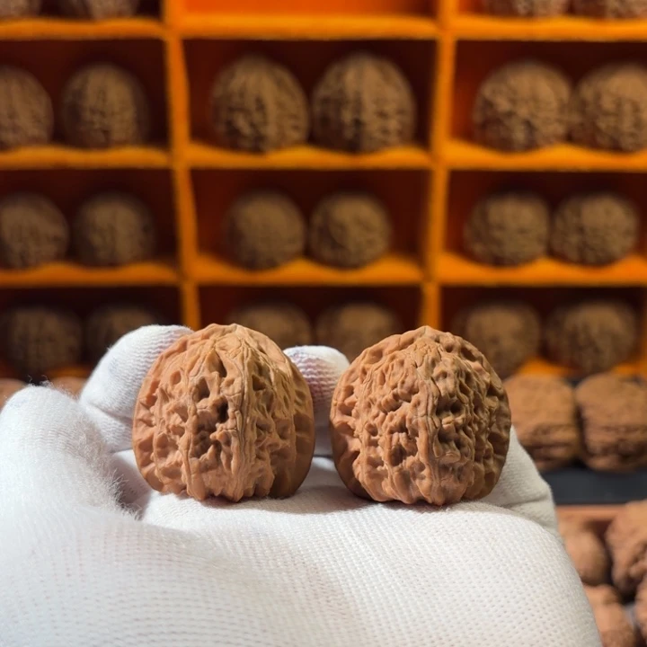 文玩核桃把件37尺全品三角白