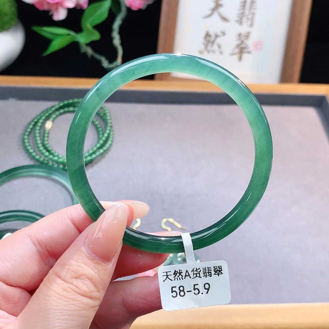 未镶嵌手镯（圆镯）翡翠