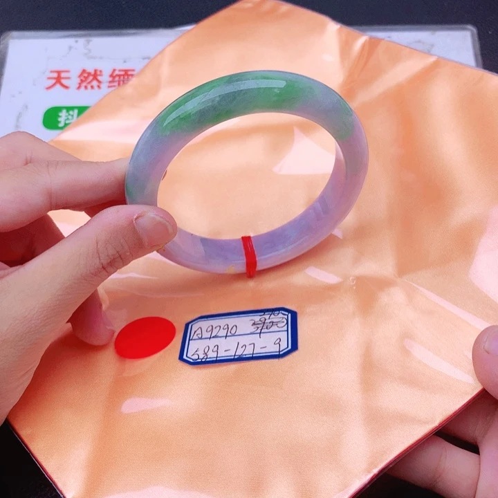 翡翠手镯未镶嵌翡翠