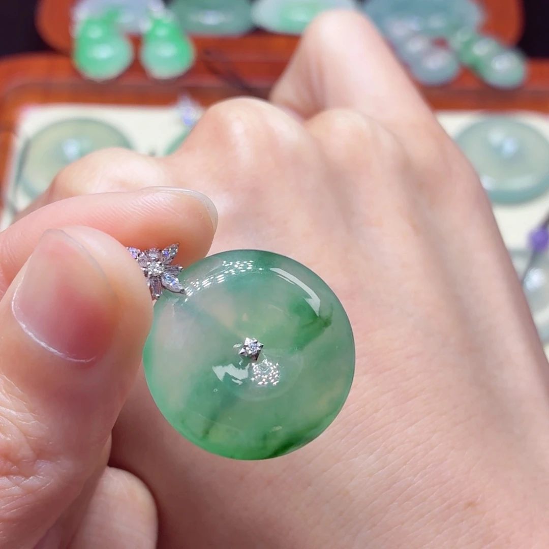 翡翠18K金镶嵌颈饰平安扣23.5mm-5.2mm