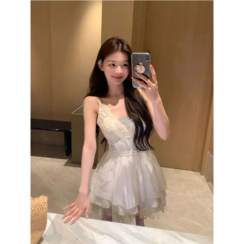 2025春季纯欲风甜辣妹性感蕾丝拼接v领吊带连衣裙 设计感小礼裙女