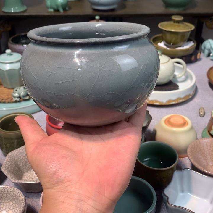 龙泉青瓷哥窑微瑕铁胎