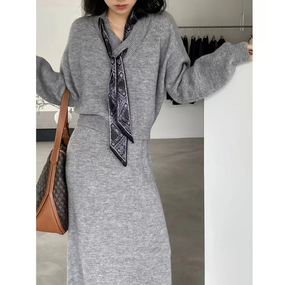 时尚显瘦长款休闲风简约风裙子网红复古秋季时尚套装送丝巾