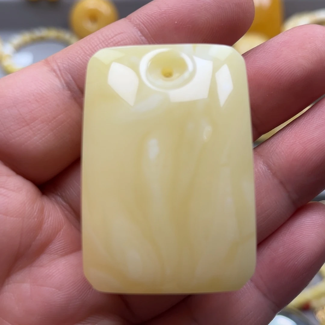 琥珀未镶嵌颈饰吊坠