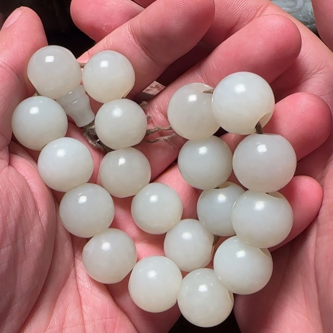 辉***客和田玉未镶嵌挂件