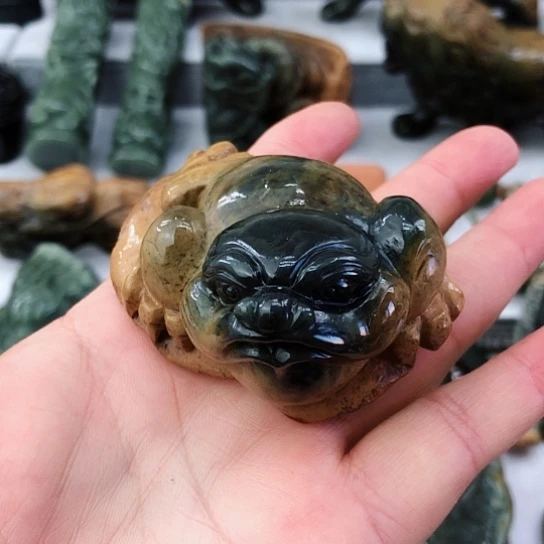 未镶嵌岫岩河磨玉（透闪石质玉）把件A**家