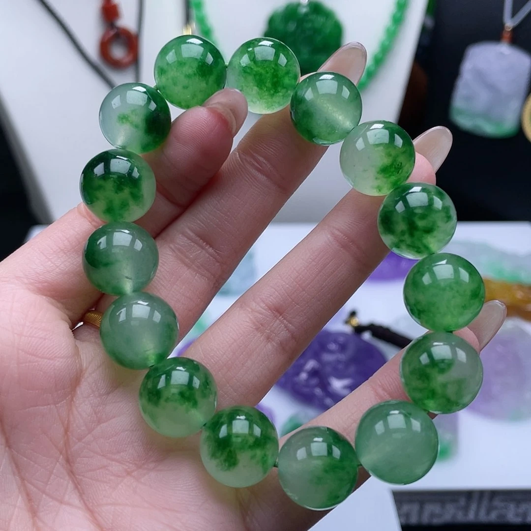 翡翠吊坠(赠链)未镶嵌