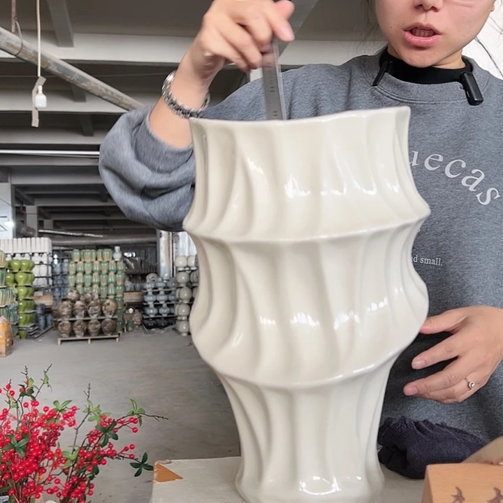 景德镇陶瓷花瓶工厂