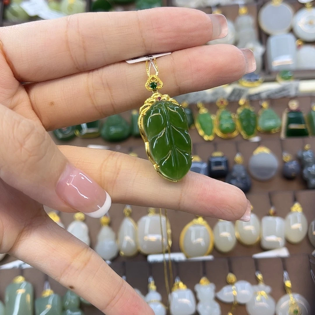 和田玉18K金镶嵌吊坠(赠链)