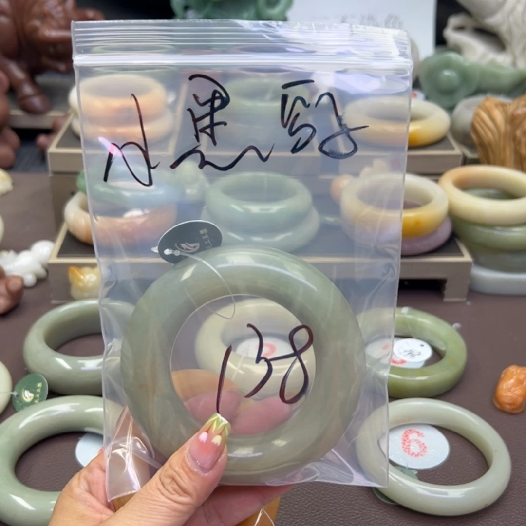 石英质玉手镯未镶嵌小**子