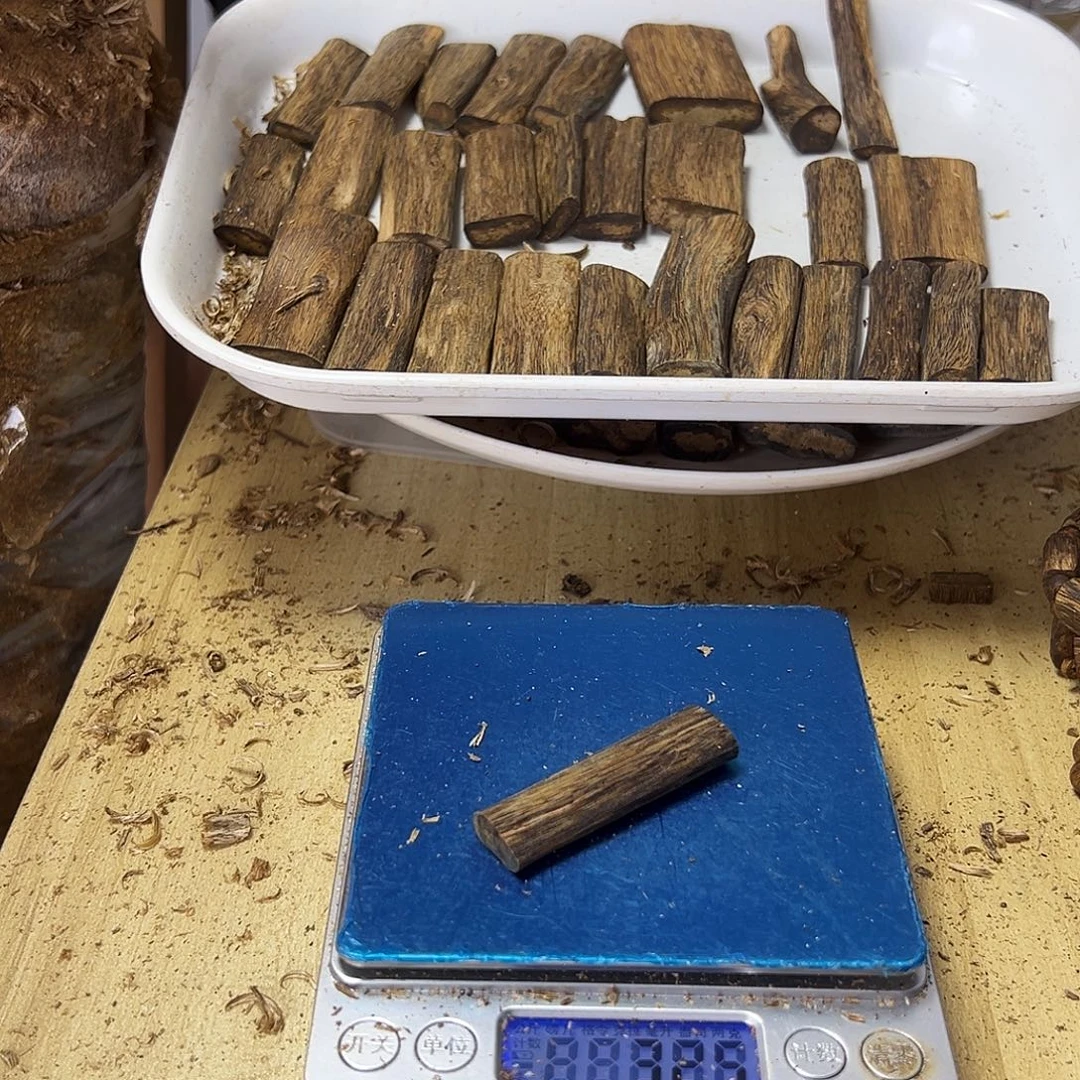肖****香料绿奇楠牌子3.2克白棋