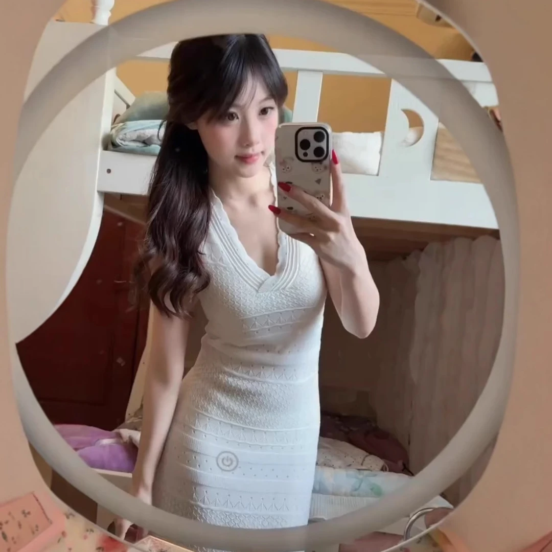 3100法式白色v领针织无袖背心连衣裙夏季高级感镂空收腰包臀长裙