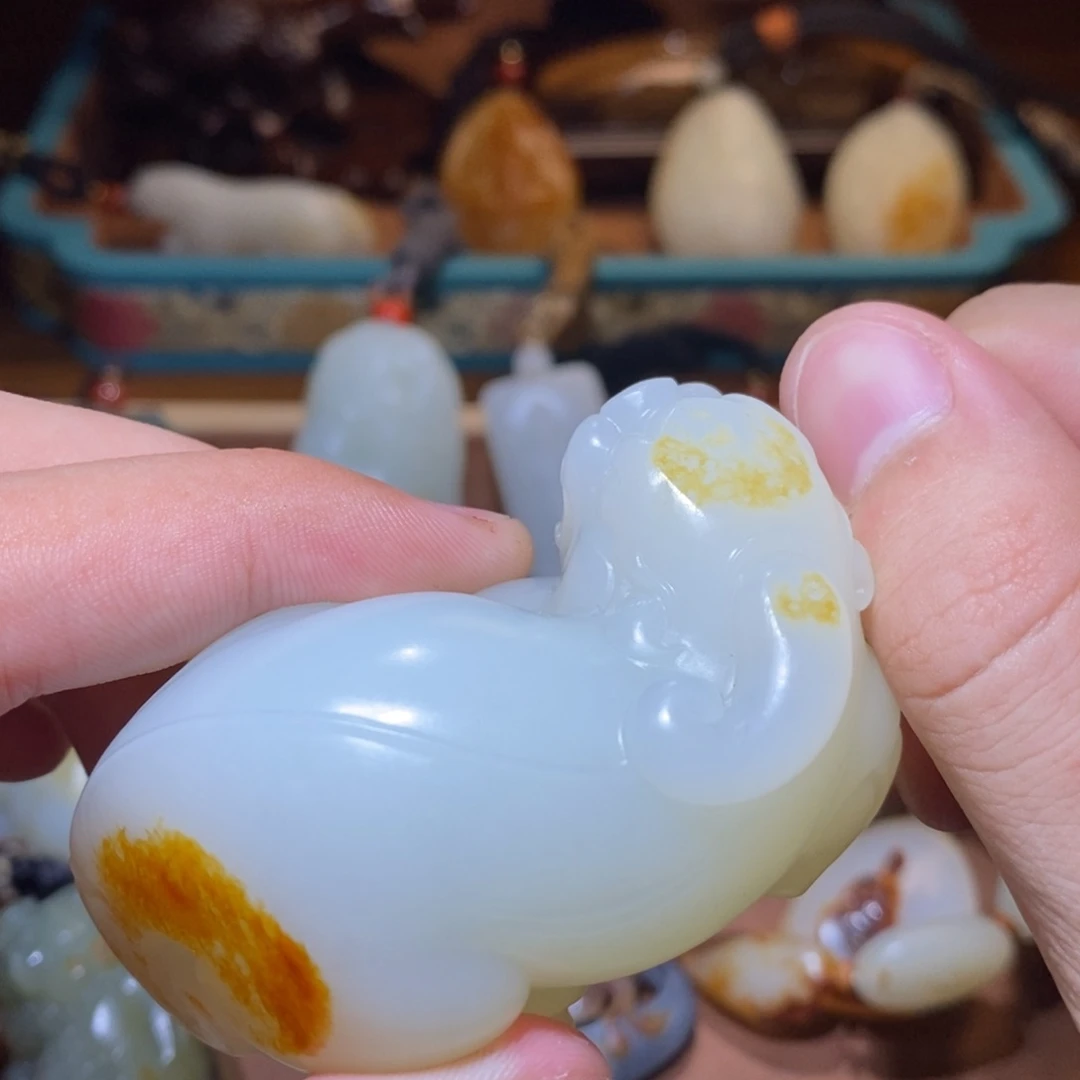 和田玉未镶嵌颈饰张**歌