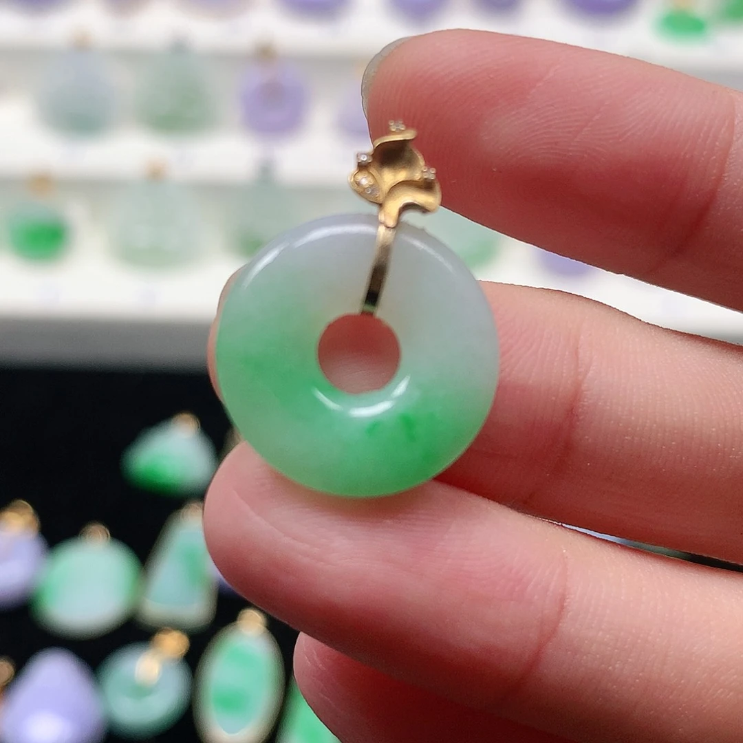 颈饰18K金镶嵌翡翠翡翠吊坠