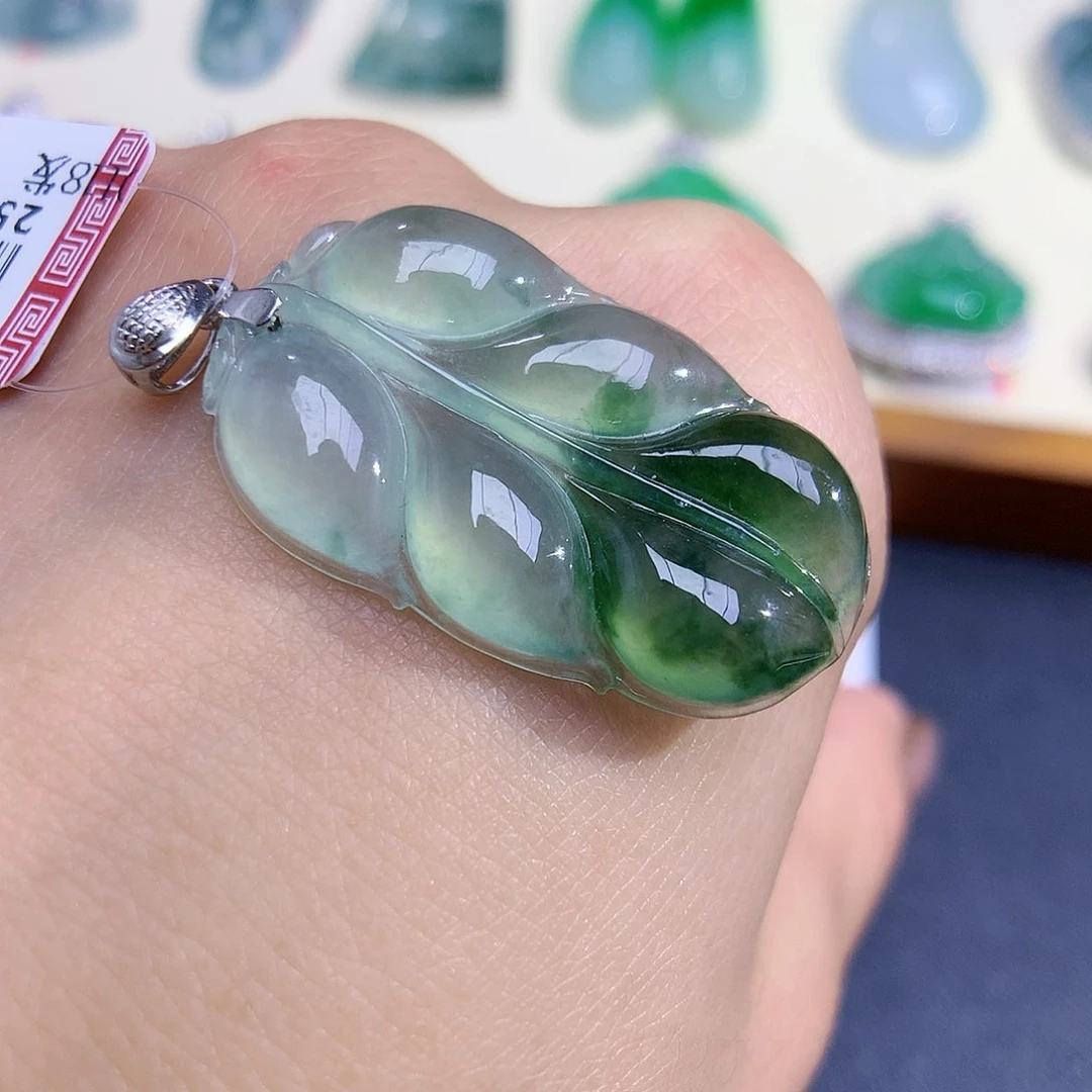翡翠颈饰18K金镶嵌叶子