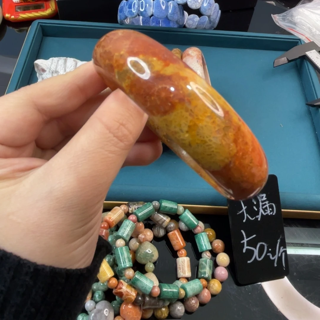 未镶嵌手镯硅化玉