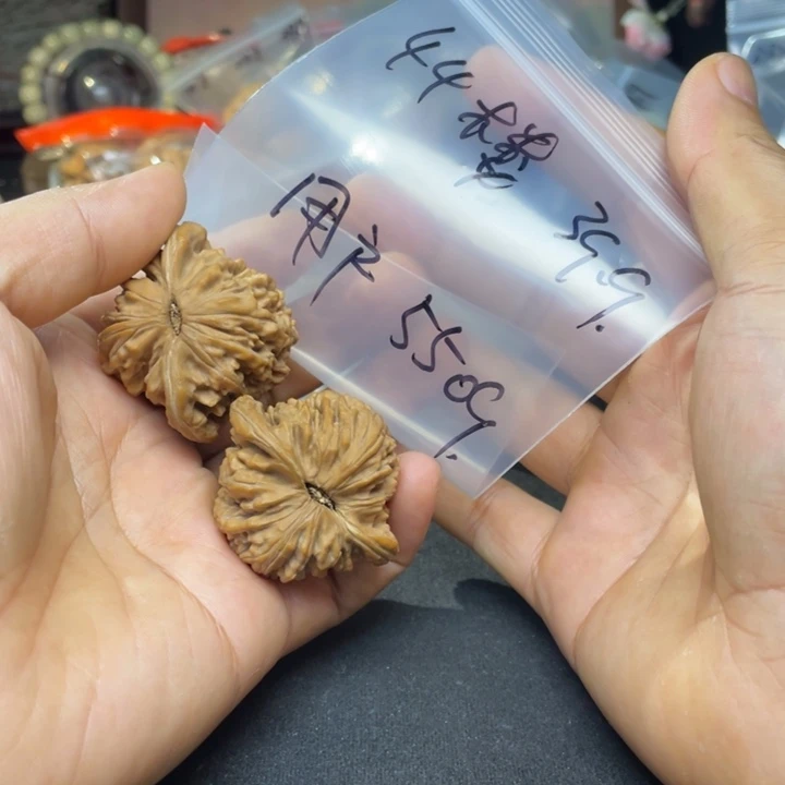 用***3把件文玩核桃四座楼