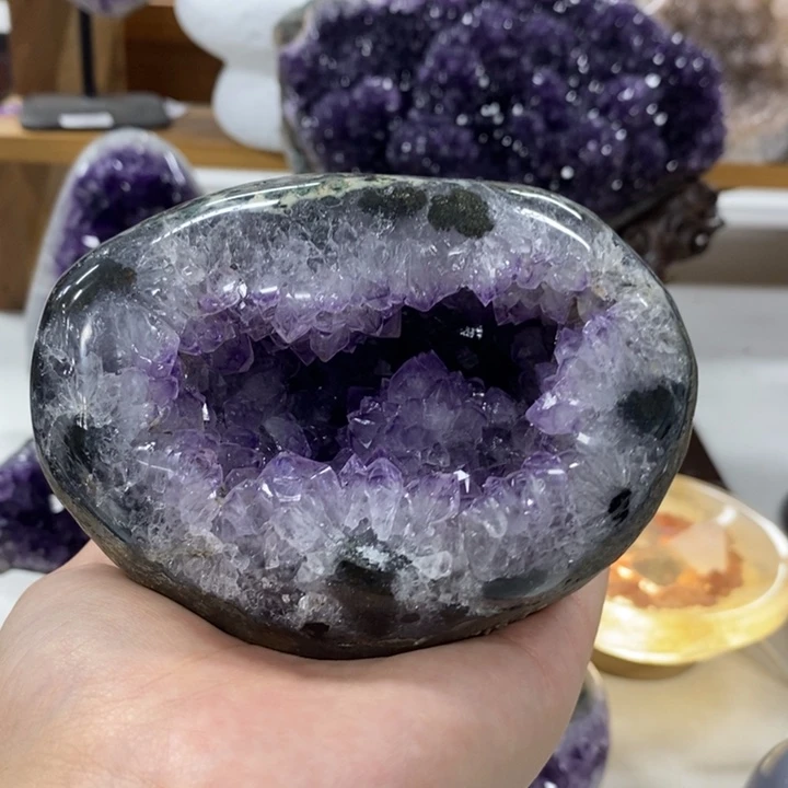 未镶嵌水晶大型摆件（非配饰）